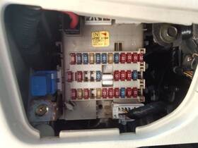 663.in1l02 Infiniti I35 2002 Fuse Box Cabin 43944