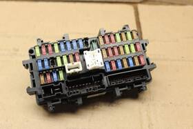 663.in1m18 Infiniti 2018 2019 2020 Q50 Dash Fuse Relay Box Automatic 3.0l Rwd Broken Tab