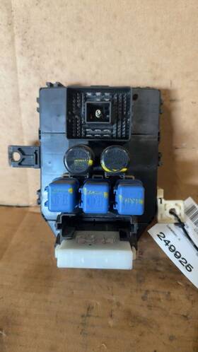 663.in1m94 Infiniti J30 1994 Fuse Box Cabin 6740
