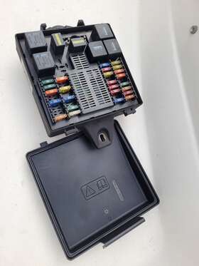 5w93-14a073-ab Jaguar Xj8 Xj8l Vanden Plas 2006-2007-2008-2009 Front Fuse Box