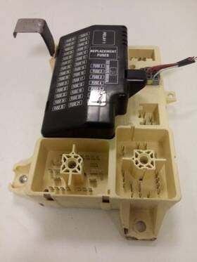 6r8t14a067aa Jaguar 663.ja1o06 2002-2007 S-type Fuse Relay Box