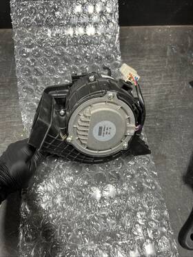 37580g2510 Kia 2017-2022 Niro Plug-in Hybrid Phev Front Battery Pack Cooling Fan 37580g2510 Kia 2017-2022 Niro Plug-in Hybrid Phev Front Battery Pack Cooling Fan