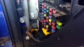 663.ki1409 Kia Sportage 2009 Fuse Box Cabin 565742