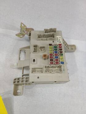 663.le1303 Lexus Gx470 2003 Fuse Box Cabin 610637