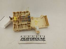 663.le1k03 Lexus Is300 Sedan Front Driver Left Interior Fuse Block 2001 2002 2003 2004 2005