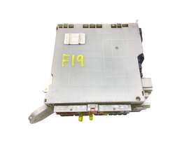 8273050730 Lexus 2010 - 2012 Ls460 Front Right Passenger Side Fuse Junction Box Block Oem