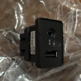 242561 Maserati 242562 For Part - Presa Aux In Usb