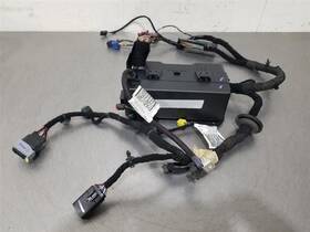 670037961 Maserati 17 2017 Levante Oem Cabin Trunk Fuse Box