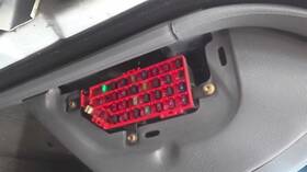 663.mz1596 Mazda Interior Cabin Fuse Box From 96 1996 B2300