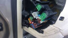 663.mb1f06 Mercedes-benz Clk350 2006 Fuse Box Cabin 550198