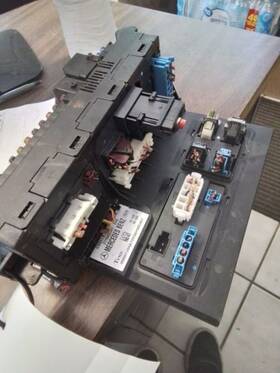 663.mb1l04 Mercedes-benz E320 2004 Fuse Box Cabin 12822