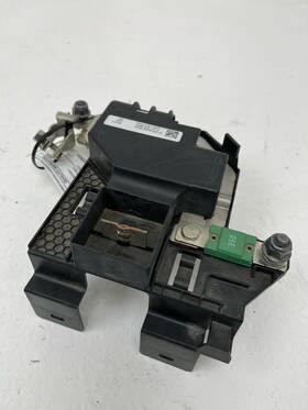 A2479063603 Mercedes-benz 2021-2026 Gla35 X247 Oem Battery Terminal Voltage Limiter