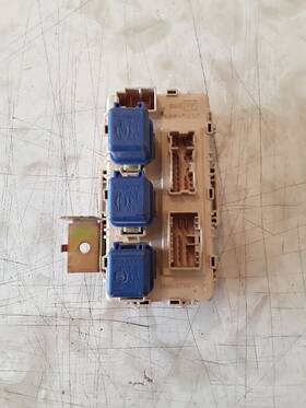 663.da1504 Nissan Frontier 2004 Fuse Box Cabin Broken Tab 459631