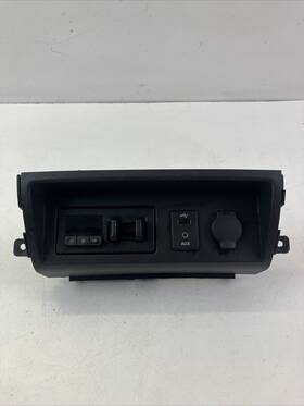 68262ez00a Nissan Trucks 2016 - 2019 Titan Xd Front Lower Dash Trailer Control With Trim And Usb Port