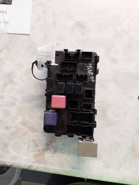 663.gm2k03 Pontiac Vibe 2003 Fuse Box Cabin 459772