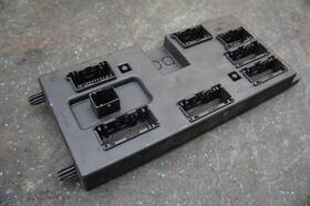 Lr079621 Range Rover Passenger Compartment Electrica Body Control Module Fuse Relay 13-16