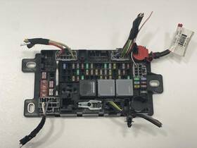 M8d214n030aa Rover 2021 Range Discovery Sport Cabin Fuse Box Rear 2.0l 53820