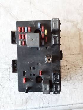663.gm7404 Saturn Satur Vue 2004 Fuse Box Cabin 459223