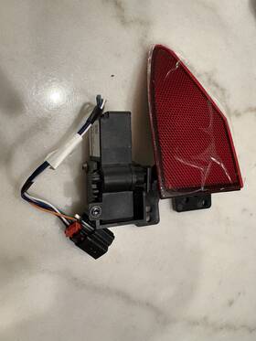 1038548-00-i Tesla 2015-2020 Model S/x Charge Port Door