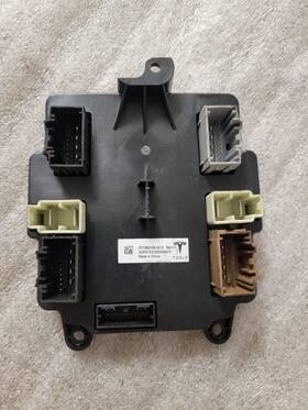 1062056-00-d Tesla 1062056-d 2021-2023 Model X P100d Door Control Module 2820 B9