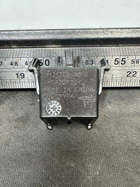 1131205-00-c Tesla Model 3 M3 Frunk Clip Reinforcement Cowl Cover Support Oem