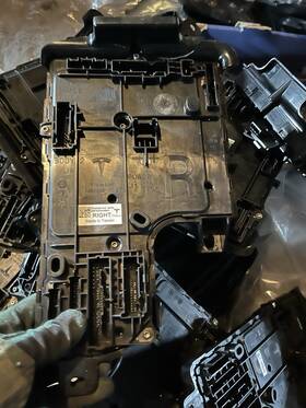 1657650-10-a Tesla 1657650-40-a Model Y 5 Seat Right Low Voltage Body Control Ecu Gen 3