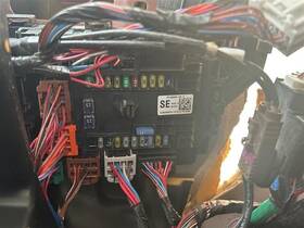 1094409-00-e Tesla 663.ts1s17 2017 S Cabin Fuse Box 614215