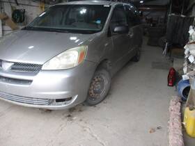 663.to1205 Toyota Sienna 2005 Fuse Box Cabin 1615346