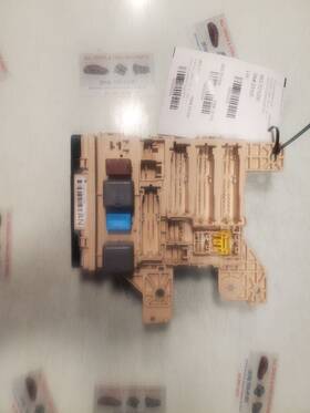 663.to1206 Toyota Sienna 2006 Fuse Box Cabin 32556