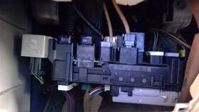 663.to1b05 Toyota Corolla 2005 Fuse Box Cabin 580543