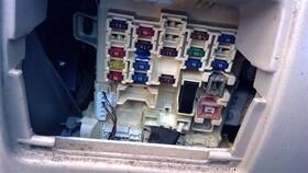 663.to1b98 Toyota Corolla 1998 Fuse Box Cabin 580181