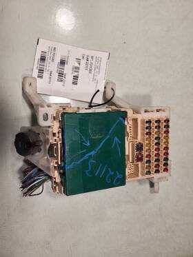 663.to1o02 Toyota Avalon 2002 Fuse Box Cabin 57492