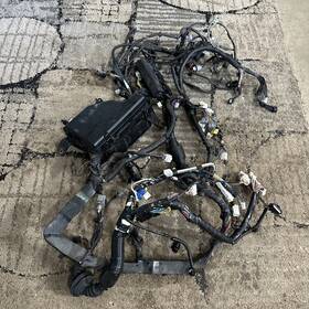 8211147320 Toyota Prius Engine Room Main Harness Wiring With Fuses And Relay Box 2005-2009 Oem
