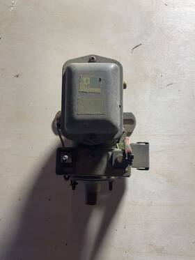 90919-02111 Toyota Oem Land Cruiser 1957-1987 Ignition Coil And Bracket