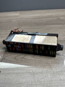 663.vw1l17 Volkswagen Cabin Fuse Relay Box Turbo 2015 Jetta