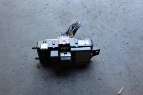663.vo1k02 Volvo 2001 2002 2003 2004 V40 Interior Dash Fuse Relay Box 4 Cylinder Fwd A/t